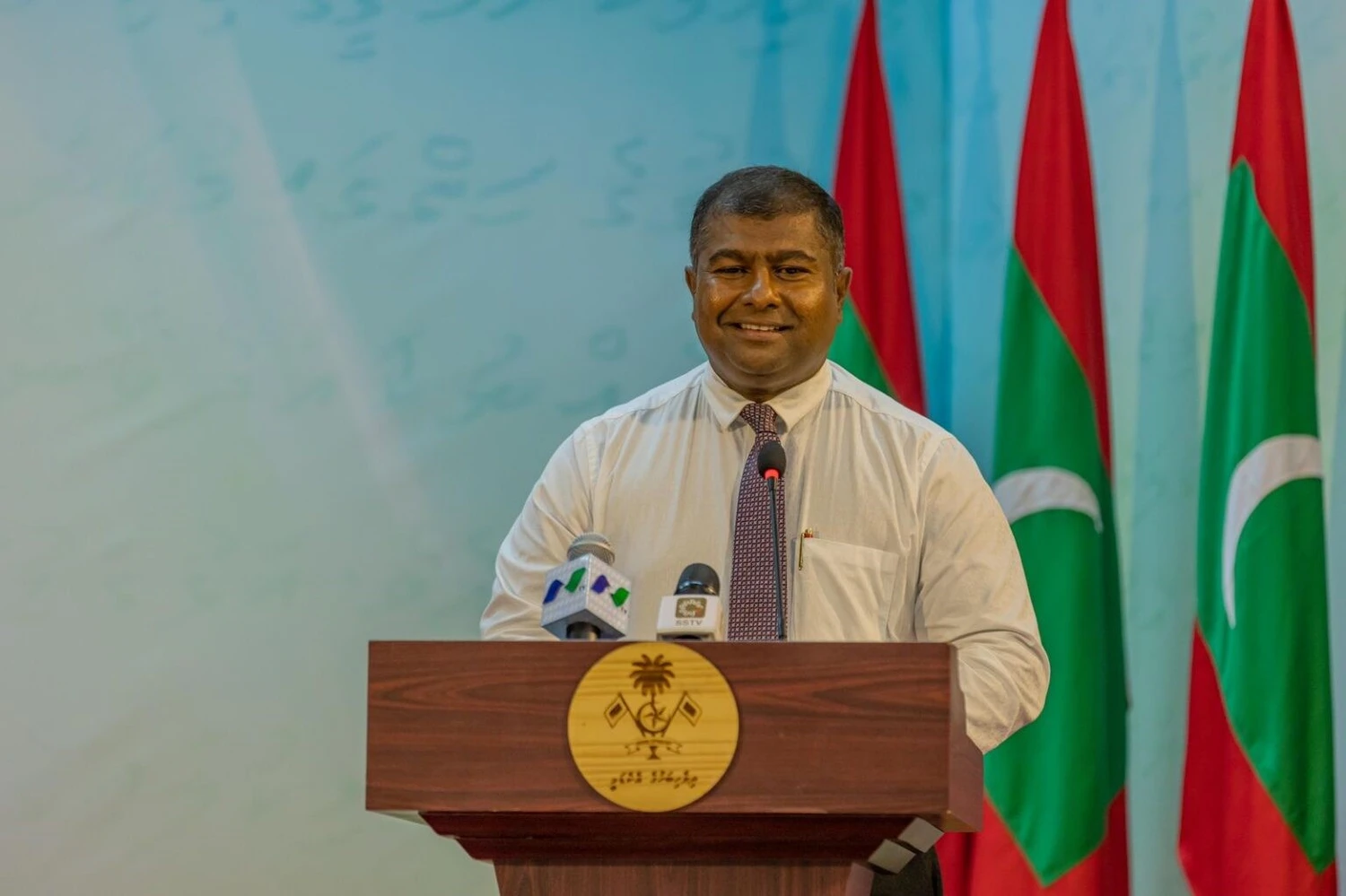 ރައީސް ޑރ. މުޢިއްޒުގެ ޒަޢާމަތުގައި ދިވެހިބަސް ދެކޭނީ ވަރަށް ނަސީބުވެރި މޫސުމެއް -ވަޒީރު