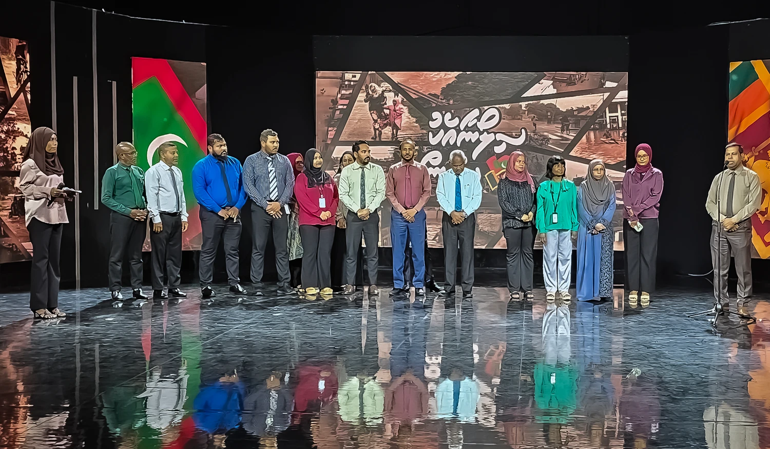 "ސިލޯނާއެކު ދިވެހީން" ޓެލެތޯނަށް ދިވެހިބަހާއި ސަގާފަތާއި ތަރިކައާ ބެހޭ ވުޒާރާގެ މުވައްޒަފުން 20،000 ރުފިޔާ ހަދިޔާކޮށްފި